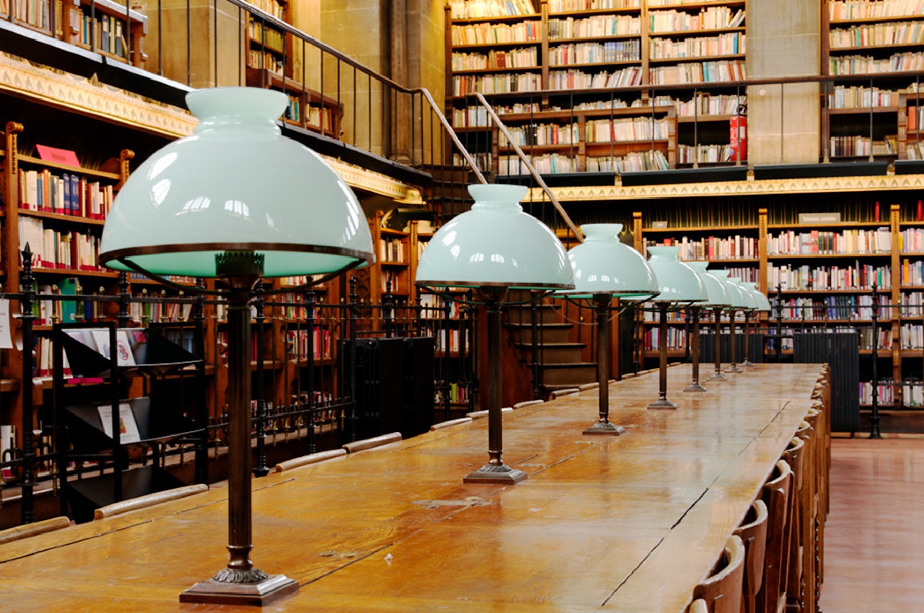 Reliures en maroquin dans la bibliothèque